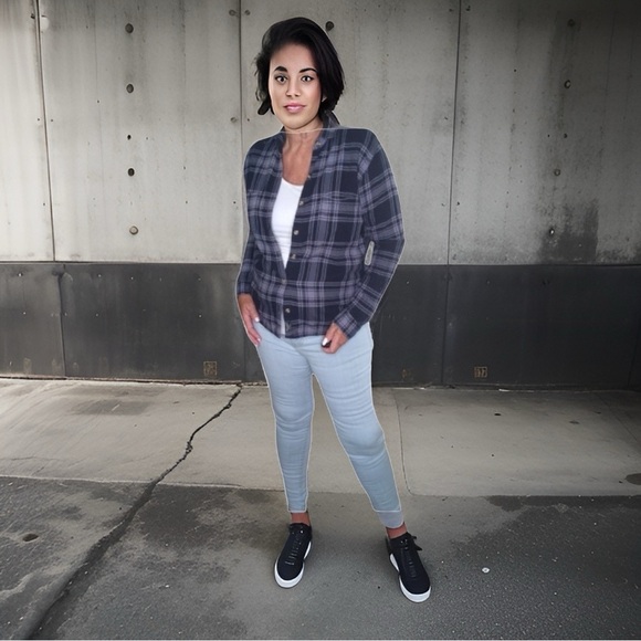 Abercrombie & Fitch Navy and Powder Blue  Plaid 100 % Cotton Shirt Size Small​ - Picture 15 of 15